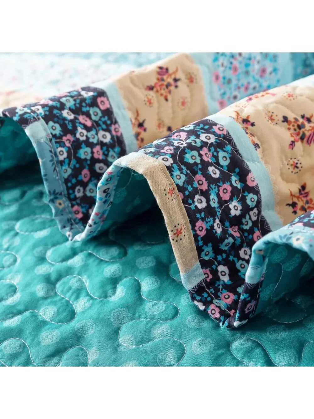Floral King Quilt Set - 3 Piece Lightweight Microfiber Bedspread Coverlet for